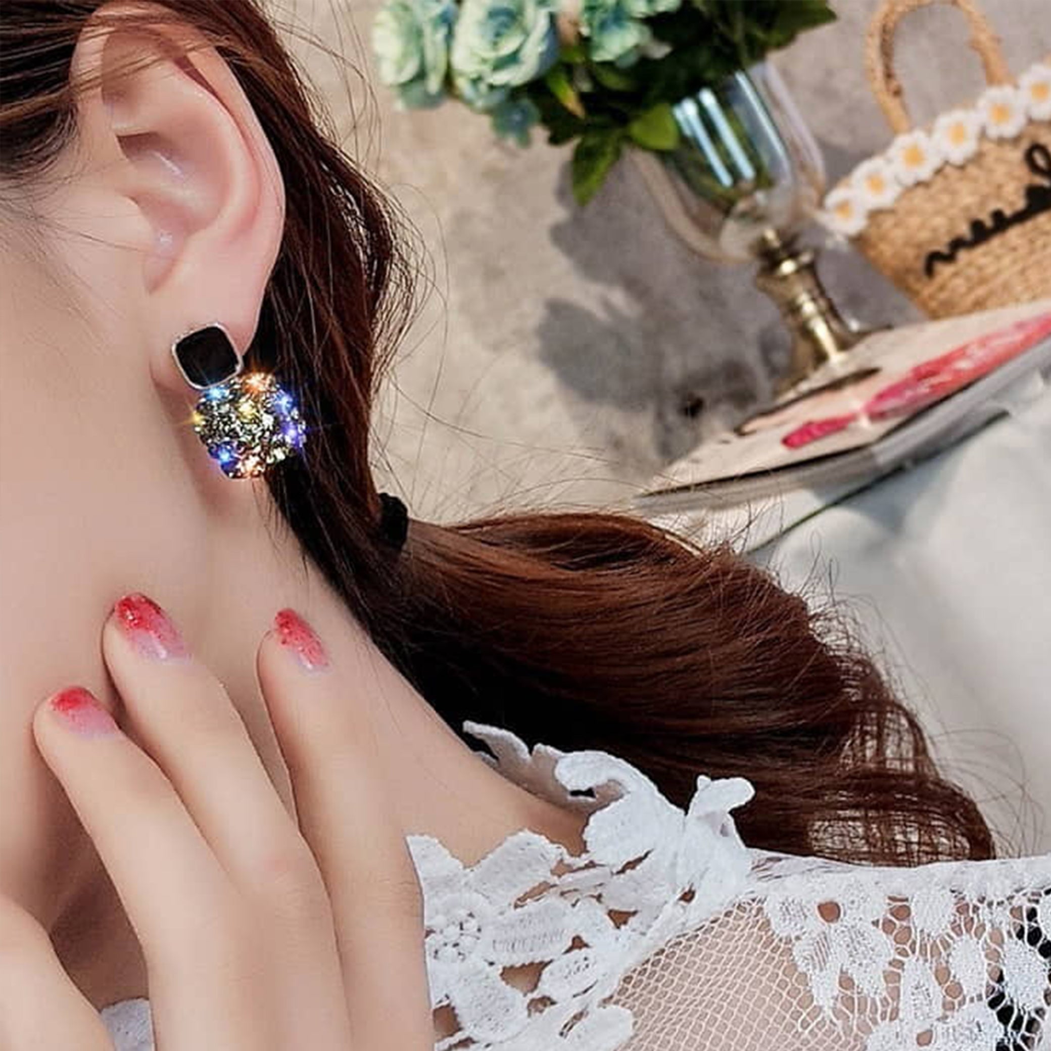 02-Traditional Teardrop Ear Earrings Pair Black